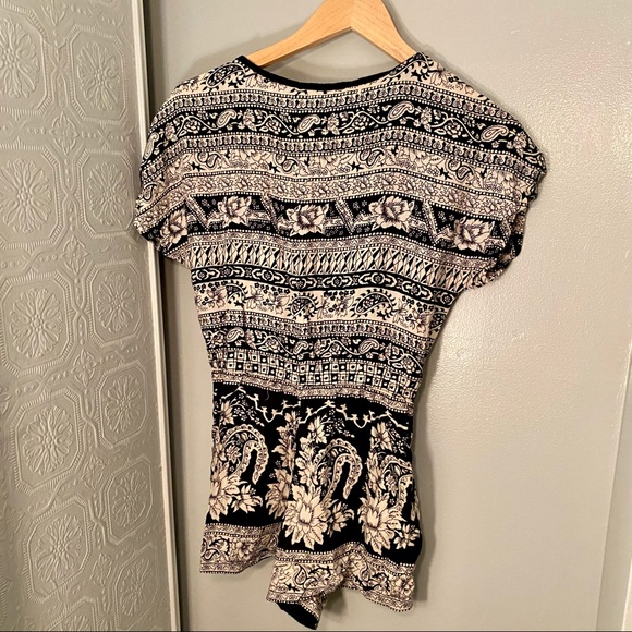 Black and cream romper, button in neckline, size S - Picture 2 of 2